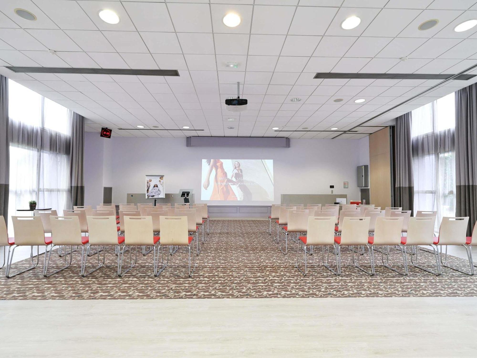 Mercure Grenoble Centre Porte Des Alpes Экстерьер фото